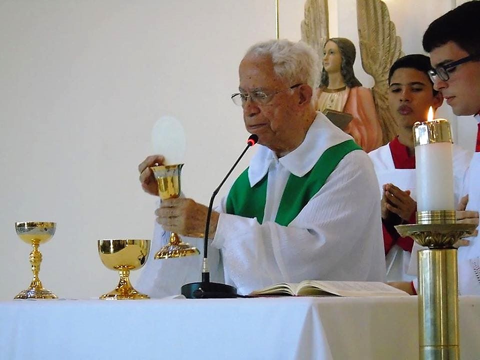 Câmara apresenta Moção de Pesar pelo falecimento do Padre Efraim Solano Rocha