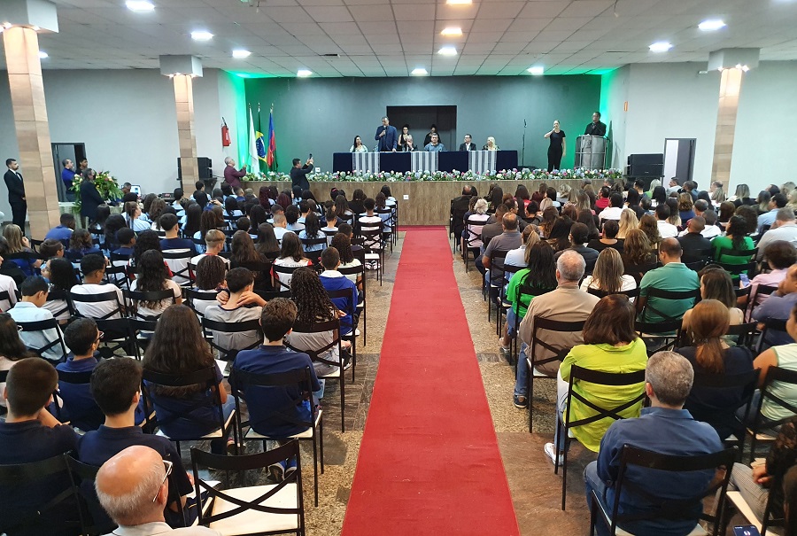 Em cerimônia no Ipaminas, novos vereadores mirins são diplomados 