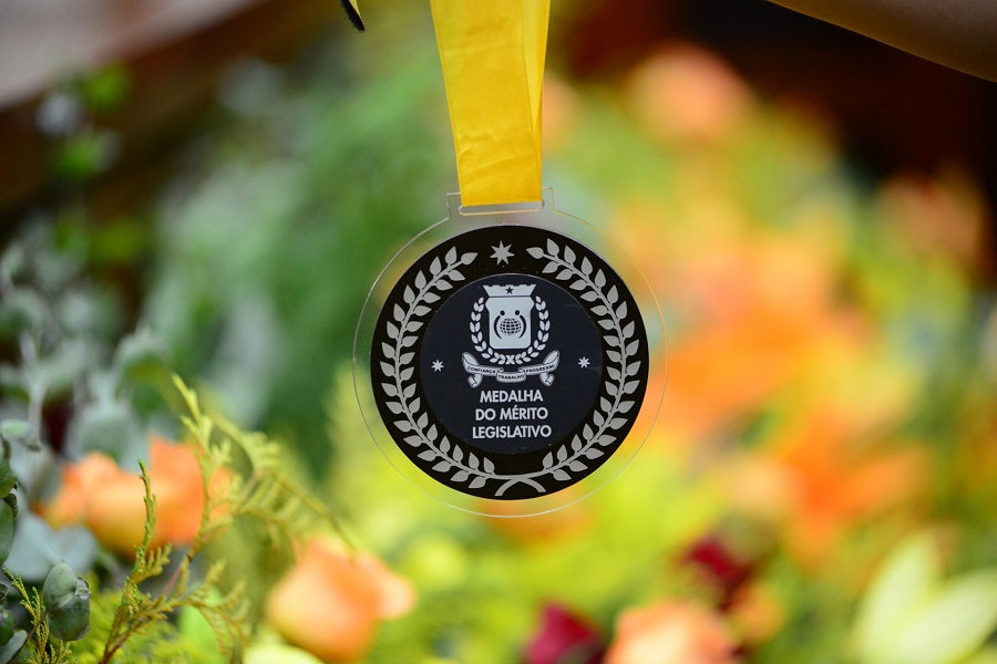 Honraria: Câmara entrega Medalha do Mérito Legislativo