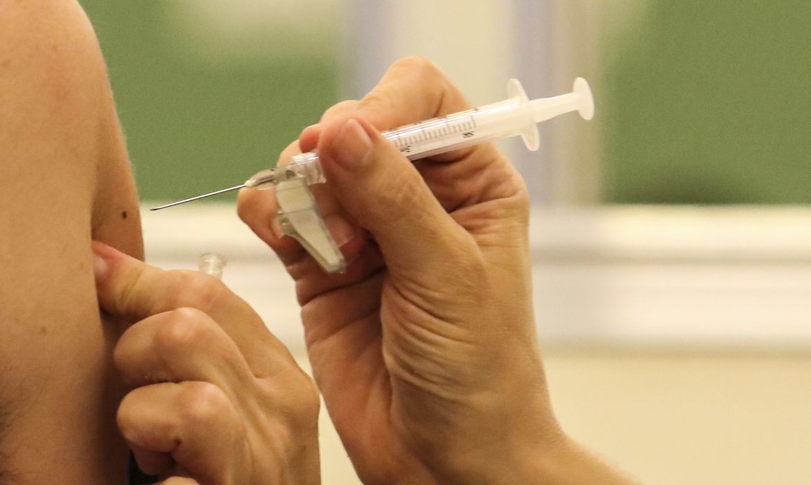 Câmara aprova projeto que permite o município comprar vacinas contra Covid-19
