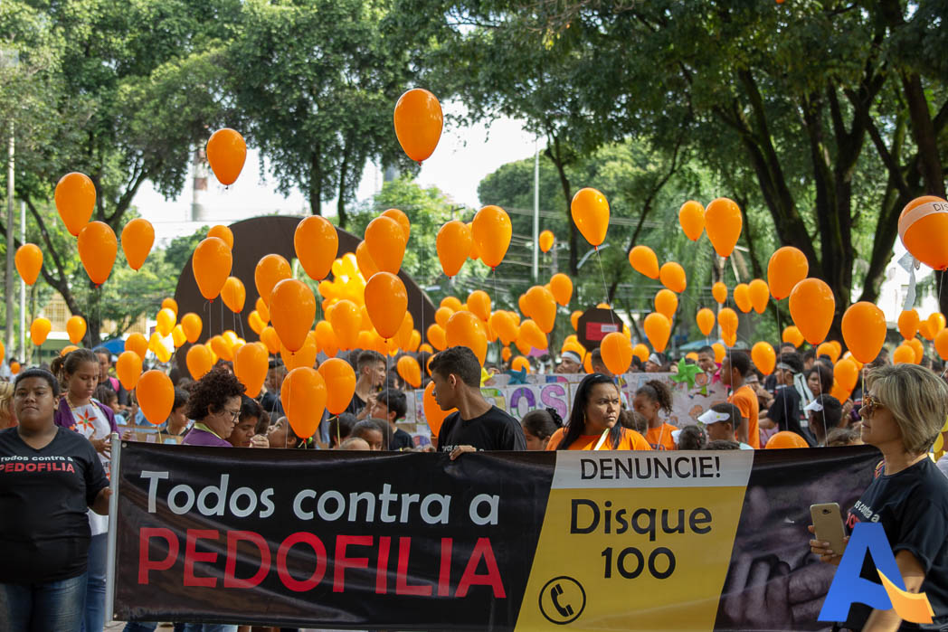 Caminhada contra a Pedofilia, um balão para cada vítima